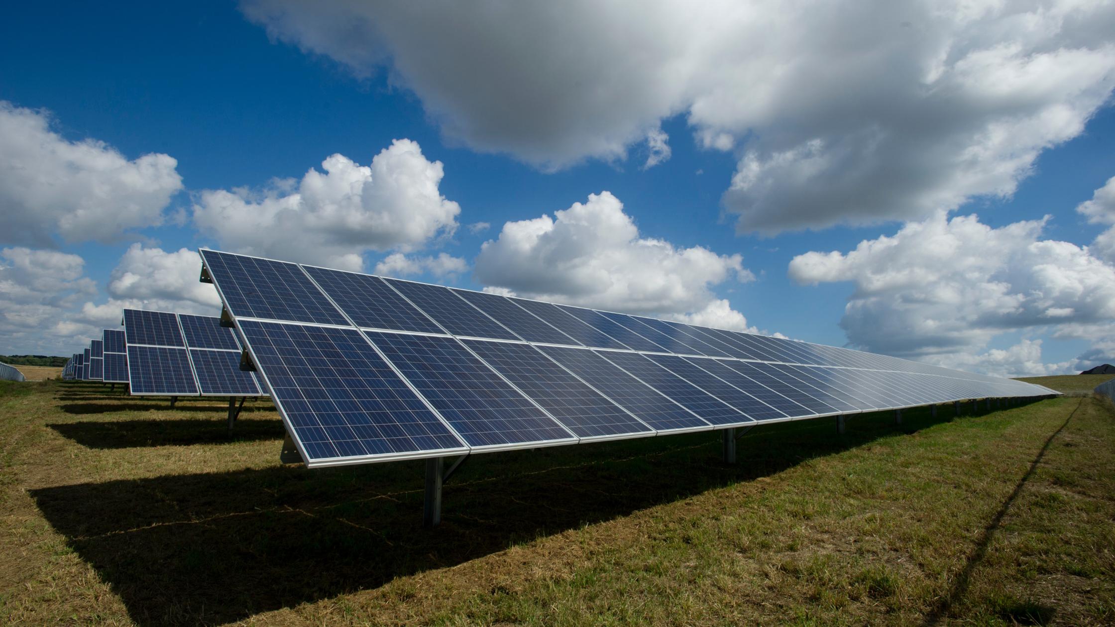 Better control of utilities' strategies in an energy crisis